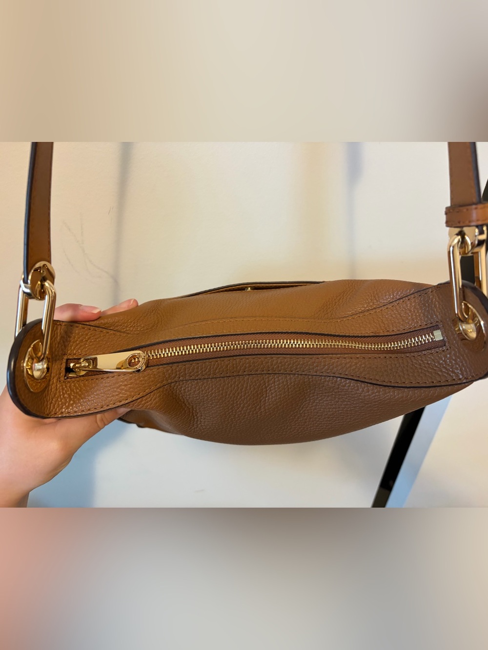 MICHAEL KORS RAVEN MESSENGER CROSSBODY BAG LEATHER GOLD HARDWARE CAMEL BROWN - Picture 8 of 15